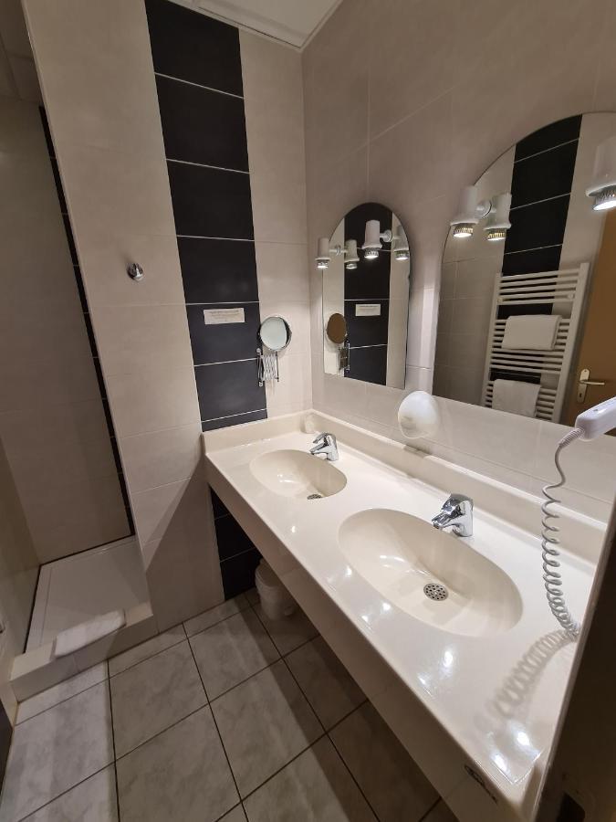 Hostellerie Du Cantal Murat  Exterior photo