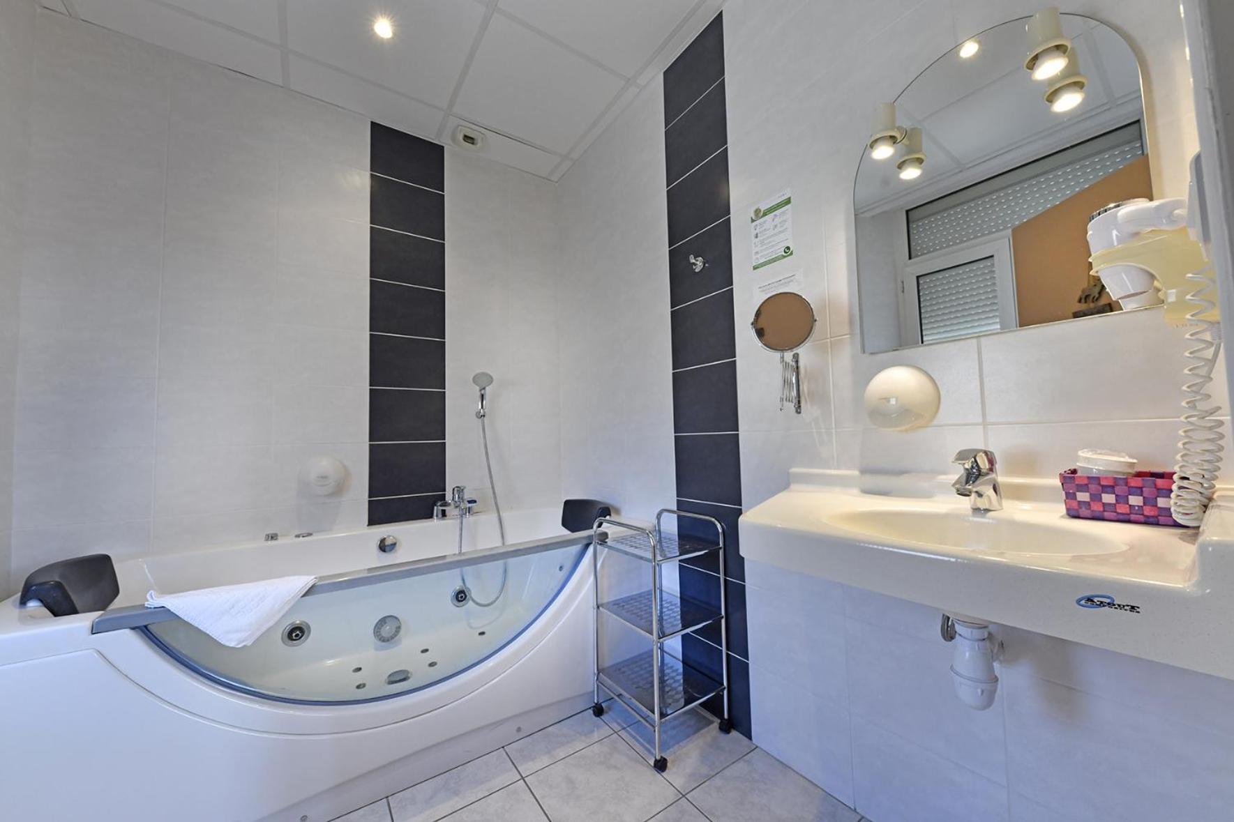 Hostellerie Du Cantal Murat  Exterior photo