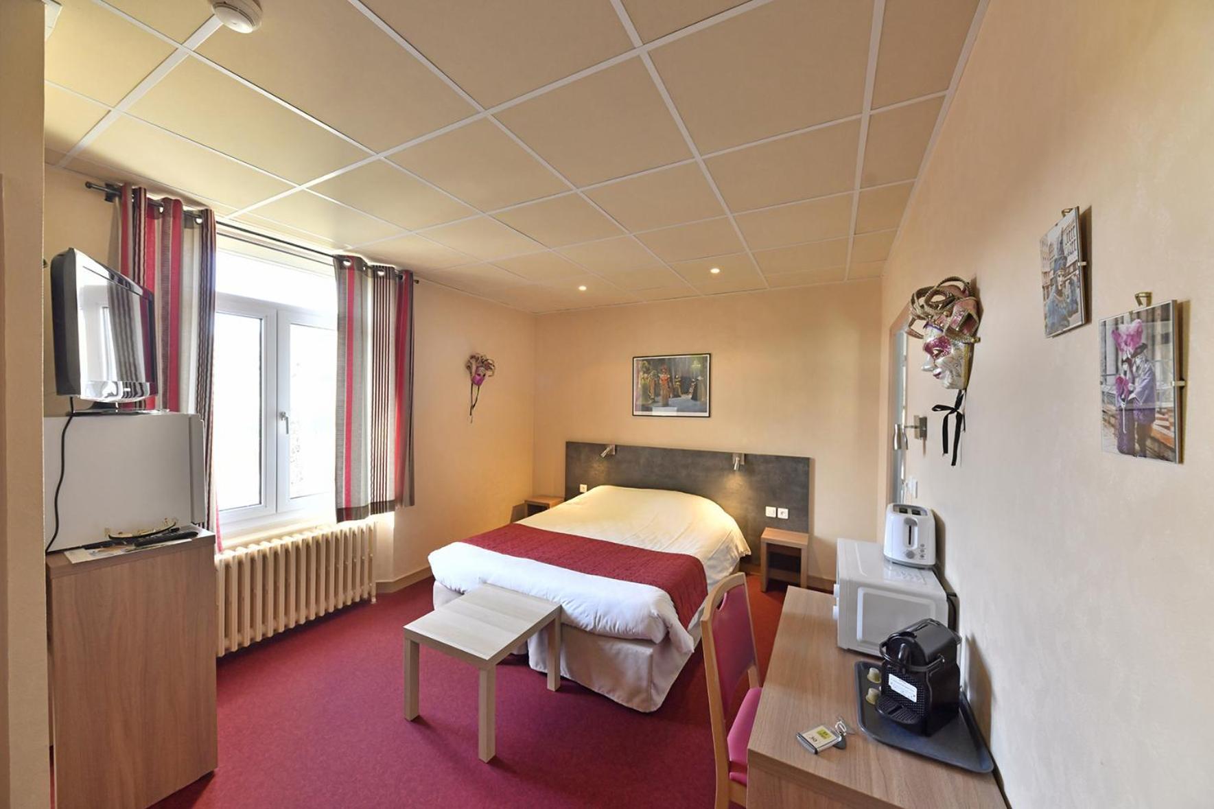 Hostellerie Du Cantal Murat  Exterior photo